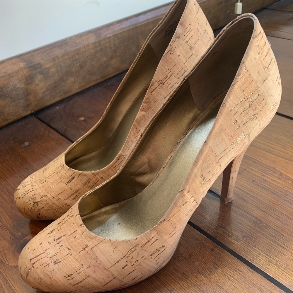 Nine West size 10 cork and gold
